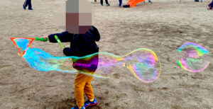 シャボン玉が大きい!100均のスティックシャボン玉が凄い!コレ超おすすめ