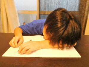 流すだけで子供が即落ち！寝つきの悪い小学生におすすめの即寝術・大人にも