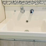 シールで簡単DIY！洗面台の電気スイッチカバーを復元＆黄ばみリメイク術・ノーリツ